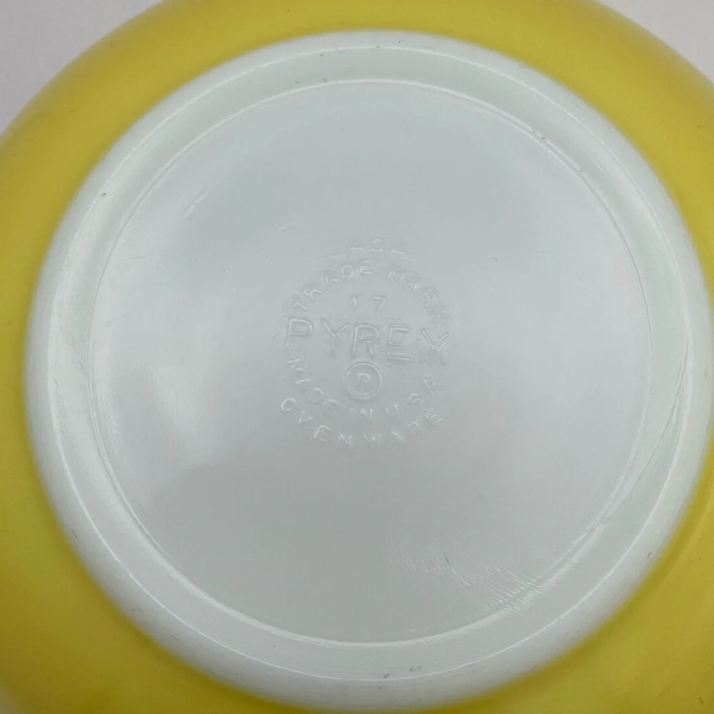 Pyrex Yellow Mixing Bowl #404 Primary Colors 4 Qt Large Nesting MCM Vintage
